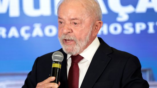Na entrevista, Lula disse ser favorável a que o povo consuma, mas 'olhando o quanto ganha' - Paulo Pinto/Agencia Brasil