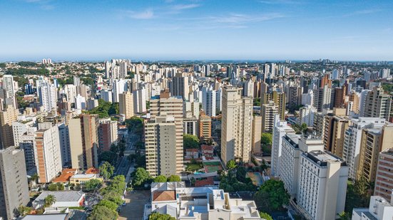 Apesar dos juros altos, mercado mostra resiliência, diz CBIC - Adobe Stock