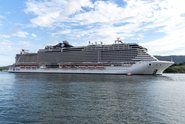 O navio de cruzeiro MSC Seaview navega pela costa de Santos, litoral sul de São Paulo - Adobe Stock