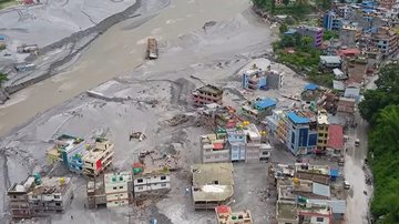 Inundações de lama no Nepal deixaram rastro de destruição - Reprodução/Youtube