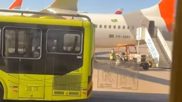 Boeing 737 Max 8 da Gol teve a ponta da asa esquerda atingida por um ônibus - Divulgação/Instagram/@moalopess
