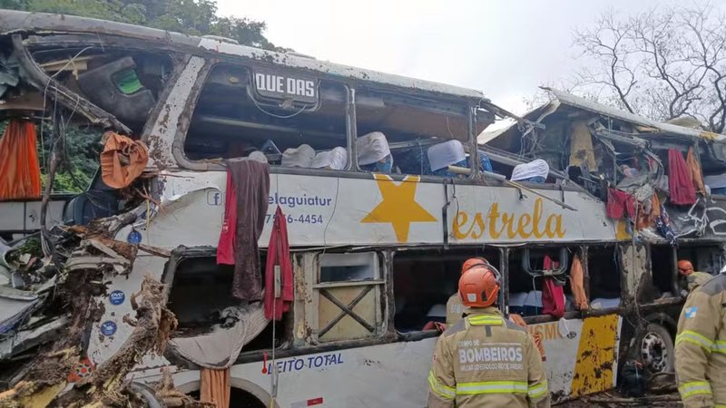 Ônibus saiu de Belo Horizonte e ia para Copacabana - Divulgação/ CBMERJ