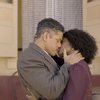 Onildo (Paulo Lessa) se declara e beija Niara (Erika Januza) - Globo