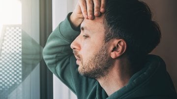 O cansaço e falta de tempo impulsiona a chamada "economia do eu mereço", onde a conveniência e a previsibilidade são comercializadas para mitigar essas sensações - Adobe Stock