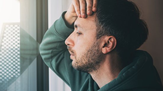 O cansaço e falta de tempo impulsiona a chamada "economia do eu mereço", onde a conveniência e a previsibilidade são comercializadas para mitigar essas sensações - Adobe Stock