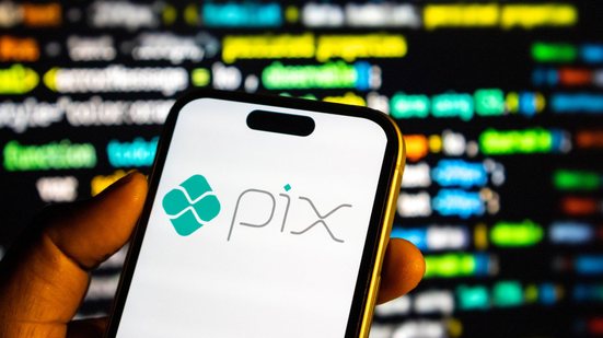 Galípolo rebateu notícia de que Pix vai ter trava de 72h para liberar transferências suspeitas - Adobe Stock