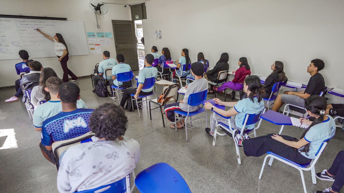País avançou no ensino básico, mas desafios estruturais e de aprendizagem persistem - Rafa Neddermeyer/Agência Brasil