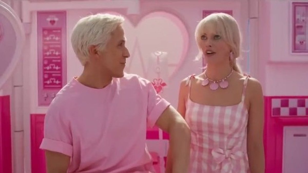 Cena do filme Barbie, da Warner Bros, de 2023, com Margot Robbie e Ryan Gosling - Reprodução Youtube/Warner Bros