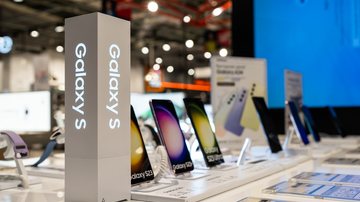 A lista de aparelhos da marca Samsung que vão perder acesso as atualizações nos próximos anos incluem 14 aparelhos populares - Adobe Stock