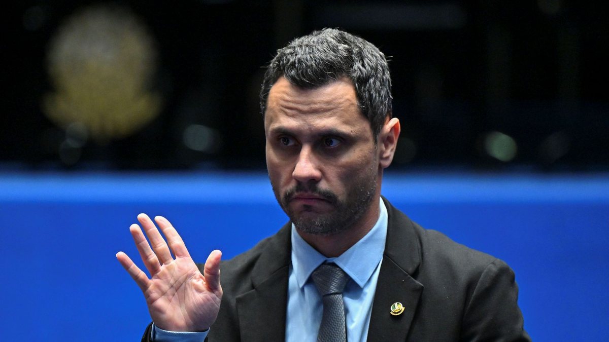 Decisão foi anunciada pelo senador em vídeo nas redes sociais - Ton Molina/Agência Senado