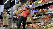Queda nos juros deve demorar um pouco para ser sentida nas compras do supermercado - Envato