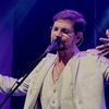 Tingo Santi , ou Ailton Santos,  durante apresentação do 'Tributo ao Rei', show em homenagem a Roberto Carlos - Divulgação