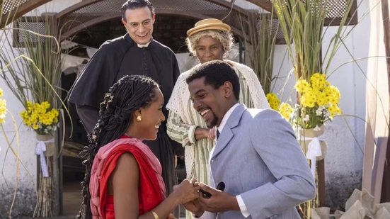 Tonho e Alika ficam noivos - Globo
