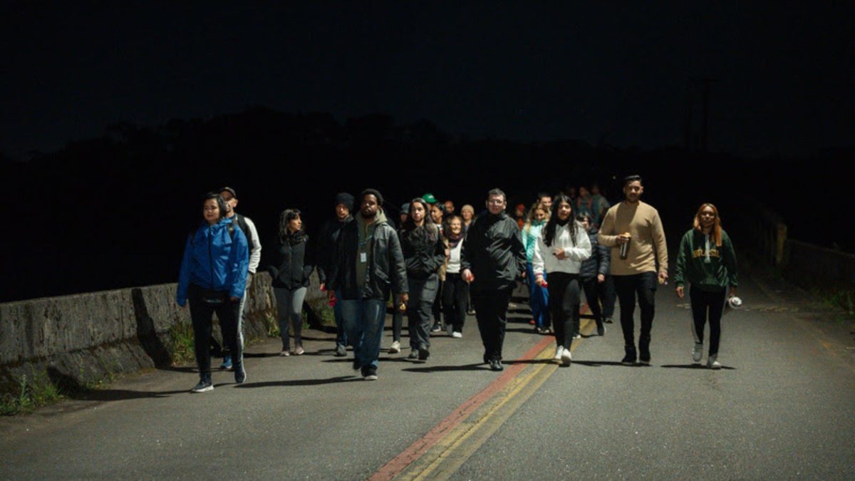 Trilha noturna no Parque Caminhos do Mar ocorre uma vez por mês - Divulgação / Parquetur