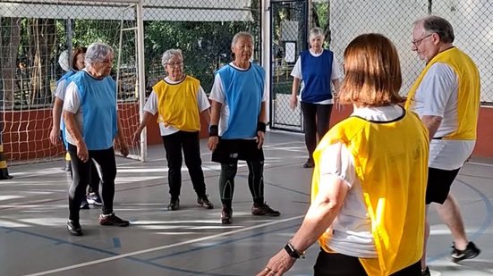 Walking Football (futebol caminhando) vem conquistando pessoas com mais de 50 anos - Alessandra Taraborelli/Viva