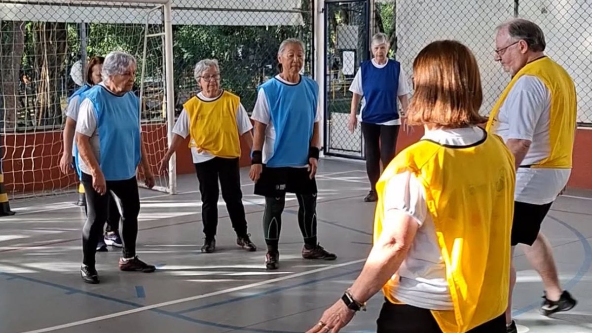 Walking Football (futebol caminhando) vem conquistando pessoas com mais de 50 anos - Alessandra Taraborelli/Viva