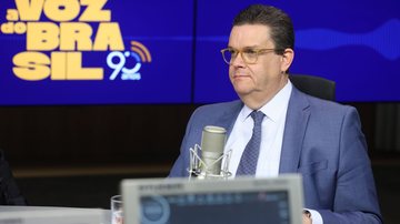 Wolney Queiroz, ministro da Previdência Social, diz que, sem a vinculação, aposentado seria deixado para trás - Valter Campanato/Agência Brasil