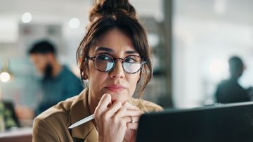 Os cursos mais procurados por egressos acima de 50 anos incluem Psicologia, Direito e Pedagogia - Adobe Stock