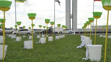 Protesto em frente ao Congresso por políticos Ficha Limpa - Antonio Cruz/Agência Brasil