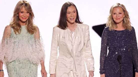 As 'Panteras' Jaclyn Smith, Kate Jackson e Cheryl Ladd se reencontram no palco do Emmy 2026 - Reprodução/Emmy Awards