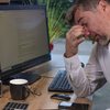 Menor resistência ao assédio moral dos 50+ pode estar relacionada ao medo de perder o emprego - Adobe Stock