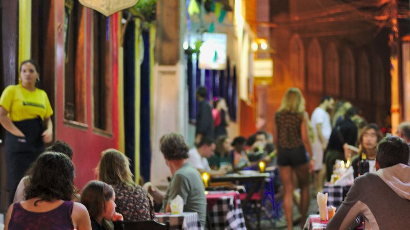 Setor de bares e restaurantes acumula 11 meses de crescimento anual - Adobe Stock