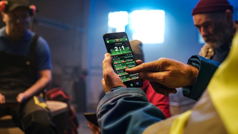 Na média, 21% dos brasileiros assumem participar de jogos e apostas online - Adobe Stock