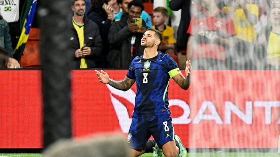 Bruno Guimarães comemora o seu gol durante amistoso - Nigel Owen/Dia Esportivo/Estadão Conteúdo