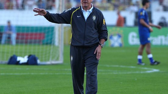 O ex-técnico da Seleção brasileira, Carlos Alberto Parreira, ficou 80 dias no hospital - Arquivo CBF