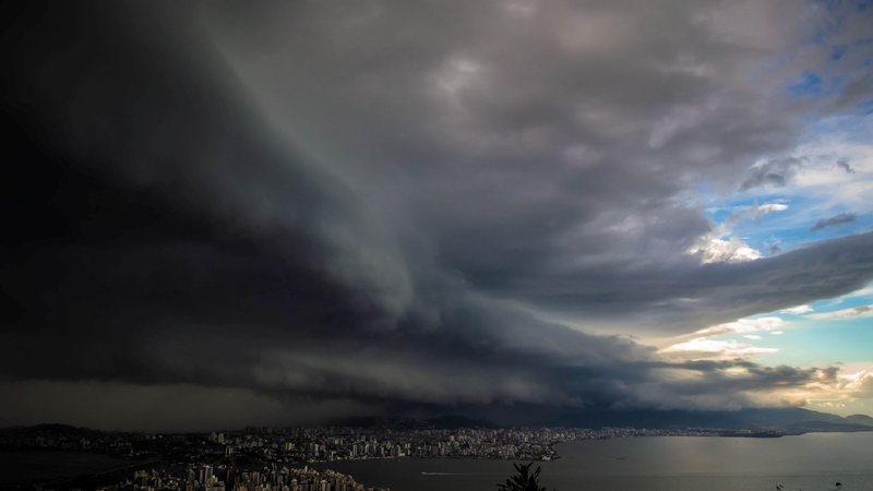 Cidade de Florianópolis está alerta laranja para problemas com tempestades - Adobe Stock