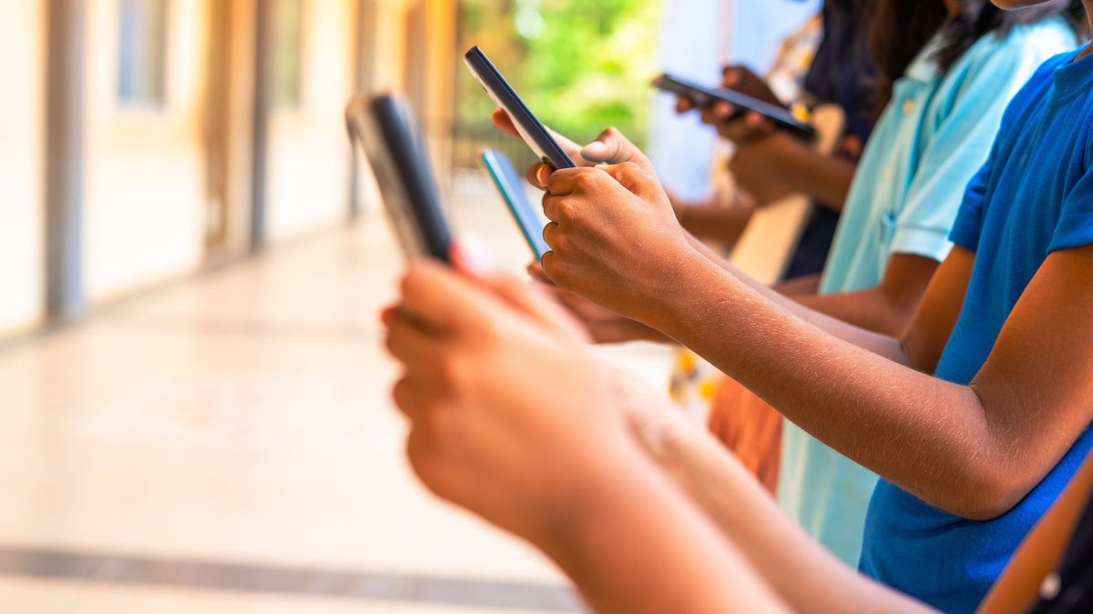 21% das grandes empresas guardam dados de menores no Brasil, diz estudo da Cetic - Adobe Stock