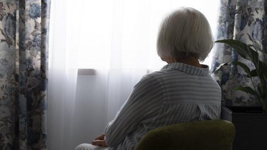 Irritabilidade, apatia, perda de memória são alguns sinais de alerta para depressão entre os 60+ - Magnific