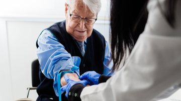 Mudança reflete o envelhecimento ativo e amplia a idade limite para doação de sangue - Adobe Stock