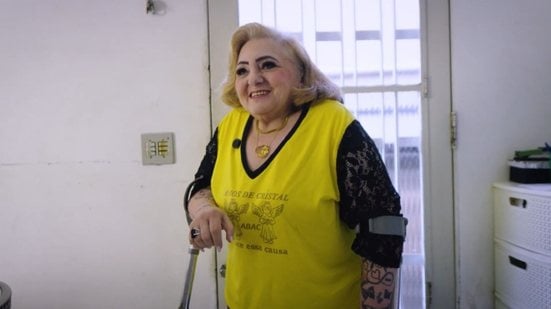 Regina Espósito tem osteogênese imperfeita e mantém um trabalho voluntário para ajudar outros portadores da doença - Arquivo Pessoal