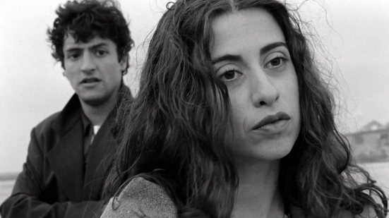Fernanda Torres em Terra Estrangeira, filme de 1995 - Reprodução / Netflix