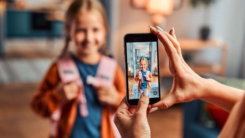 Estudo da empresa Norton indica que 85% dos pais no Brasil temem que o que compartilham online sobre seus filhos possa afetá-los no futuro - Adobe Stock