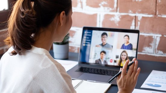 Participação de mulheres no trabalho em casa foi de 12,5%, contra 5% dos homens - Adobe Stock