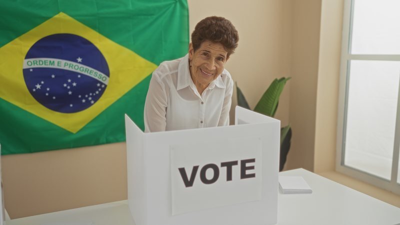 A campanha Voto 70+ convoca os brasileiros com mais de 70 anos a regularizar o título de eleitor e reforça o potencial de influência dos maduros no processo democrático. - Adobe Stock