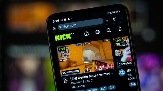 Kick é uma plataforma de streaming de vídeos ao vivo, semelhante a serviços como Twitch e YouTube Live - Adobe Stock