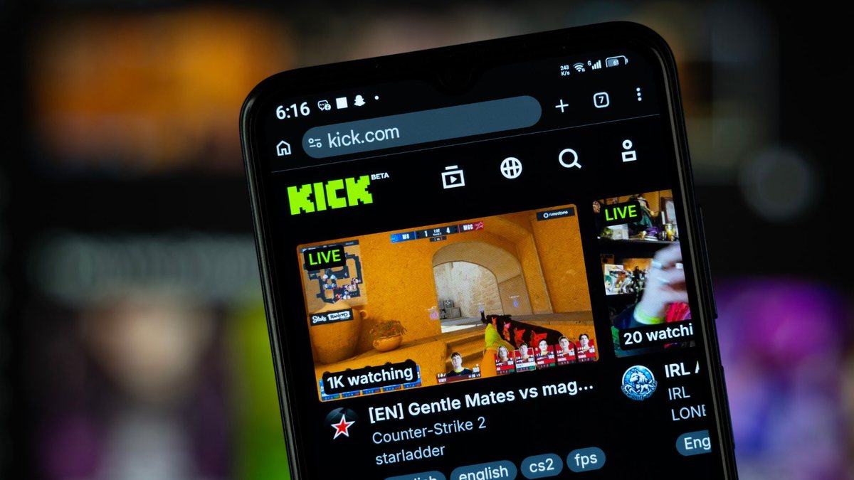 Kick é uma plataforma de streaming de vídeos ao vivo, semelhante a serviços como Twitch e YouTube Live - Adobe Stock