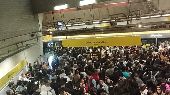 Plataforma da estação Luz ficou lotada após falha de energia na linha 4-Amarela - Arquivo pessoal/Amylton Quirino