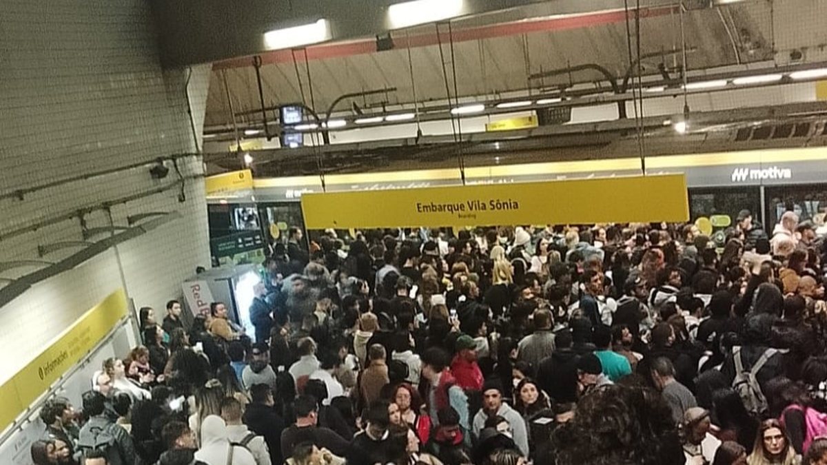 Plataforma da estação Luz ficou lotada após falha de energia na linha 4-Amarela - Arquivo pessoal/Amylton Quirino