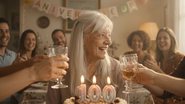 Estagiária do VIVA, Manuela França, fez o teste na cabine de IA e descobriu como poderia ser aos 100 anos - Divulgação/Fórum Longevidade