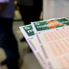 A Mega-Sena tem sorteios três vezes por semana: às terças-feiras, às quintas-feiras e aos domingos - Marcelo Camargo/Agência Brasil