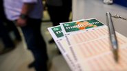 A Mega-Sena tem sorteios três vezes por semana: às terças-feiras, às quintas-feiras e aos domingos - Marcelo Camargo/Agência Brasil