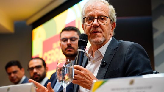 Exclusivo: \u0027População idosa já é prioridade\u0027, diz ministro do Meio Ambiente