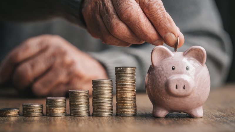 Como me aposentar com uma renda mensal de R$ 4 mil? Entenda