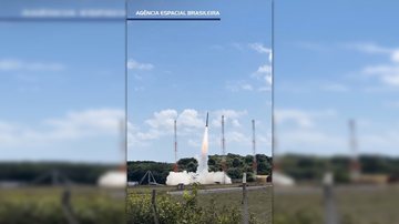 Brasil lança foguete para testar sistema de recuperação por paraquedas