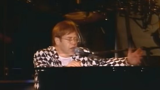 'Sacrifice' gravada no Rio de Janeiro está disponível no YouTube de Elton John - Reprodução / YouTube Elton John