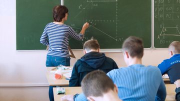 Brasil estaciona em notas de educação no Pisa, mas distância de ricos cai